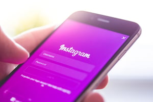 instagram-app-login-splash-screen-logo-on-iphone-picjumbo-com-1