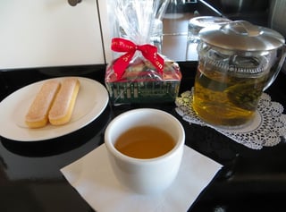 original_Mandarin_Oriental_San_Francisco_Hotel_Review-Welcome_Tea_and_Cookies.jpg